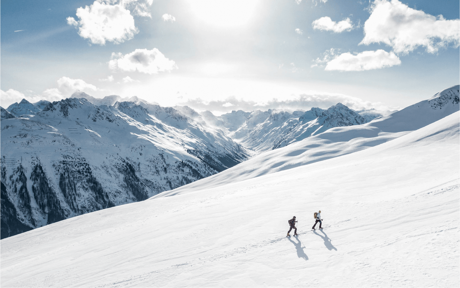 montagne-skieur-soleil-neige-hiver