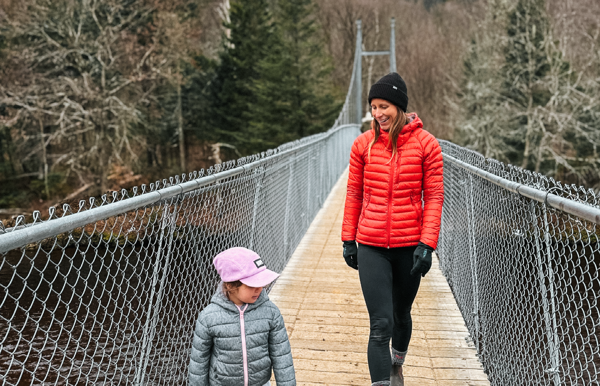 mere-fille-marche-pont-foret