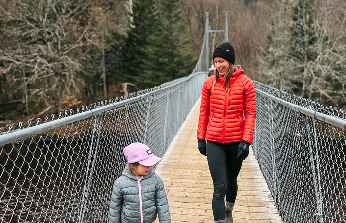 mere-fille-marche-pont-foret