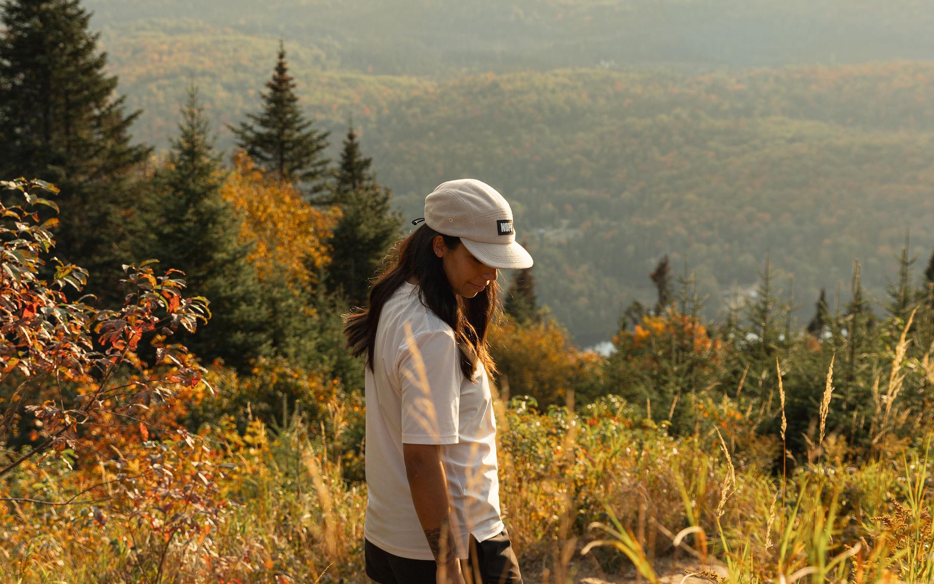 femme dans les montagnes