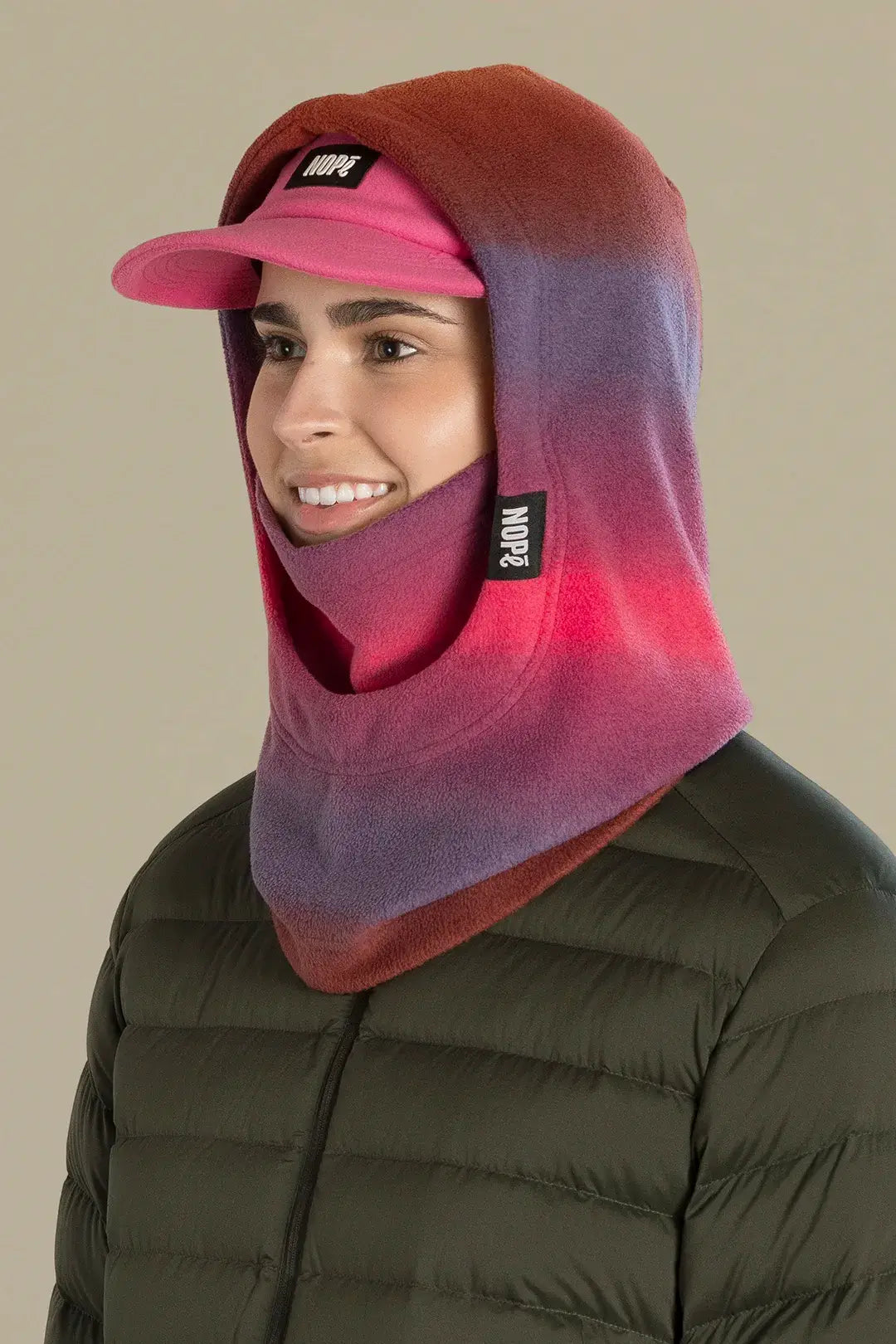 capuche pour adulte nopé de couleur aube avec casquette polaire rose néon