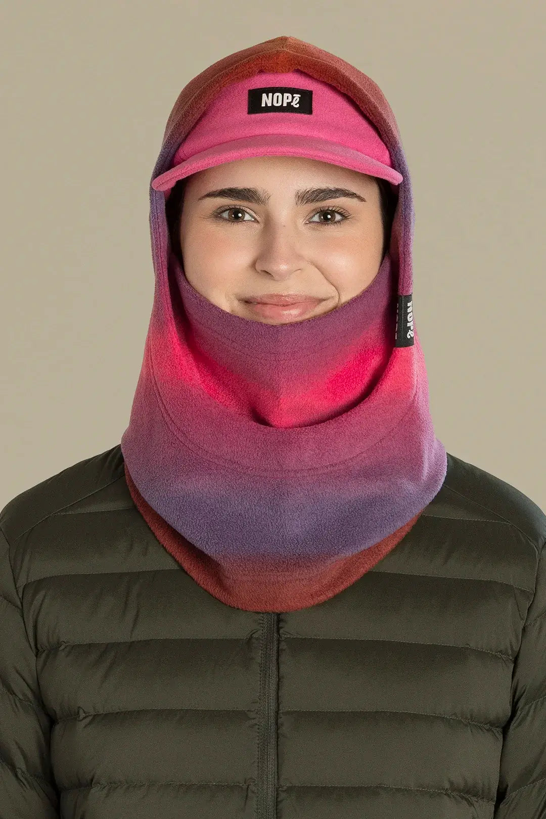 capuche pour adulte nopé de couleur aube avec casquette polaire rose néon