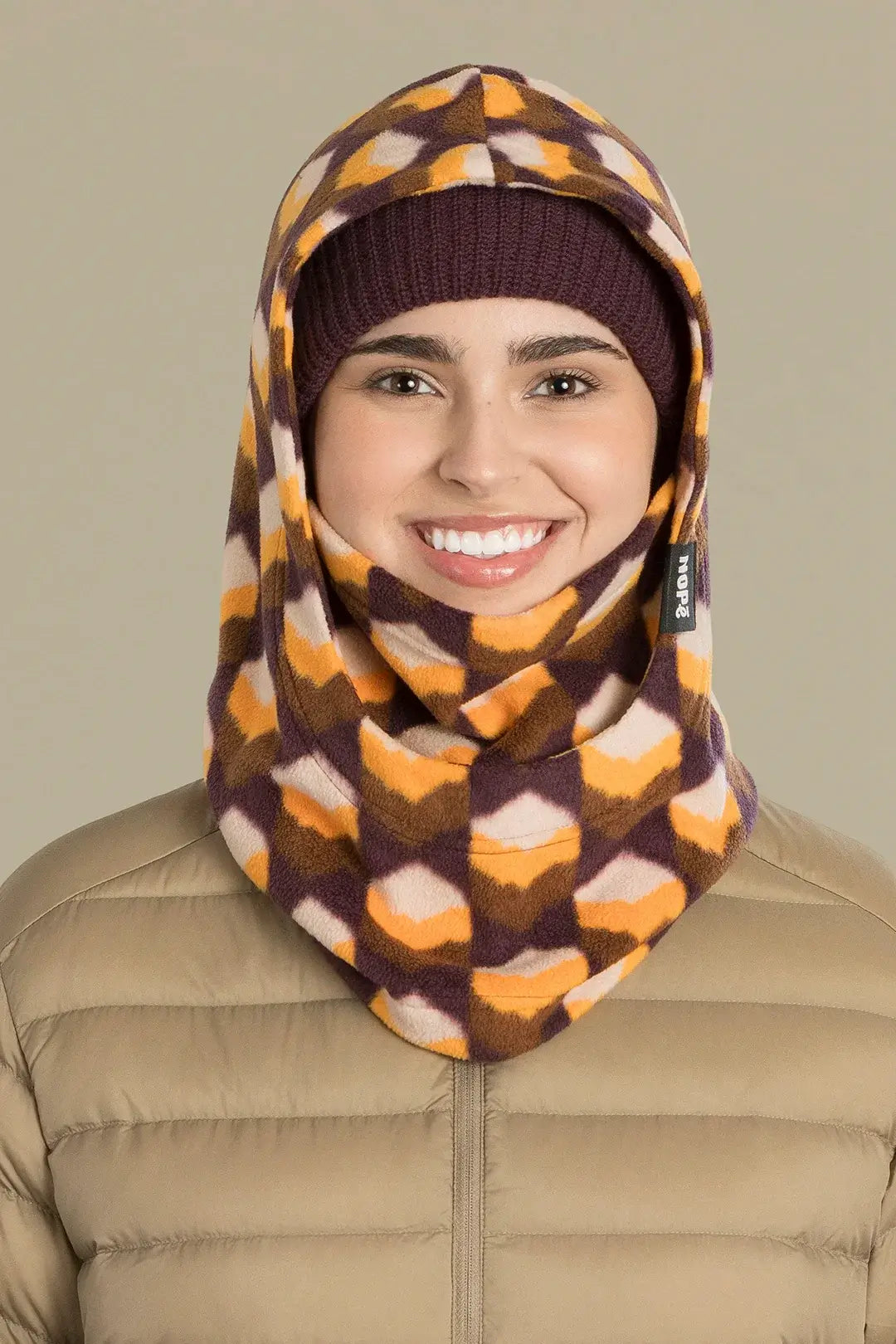 capuche pour adulte nopé de motif pâté chinois avec un beanie couleur camerise