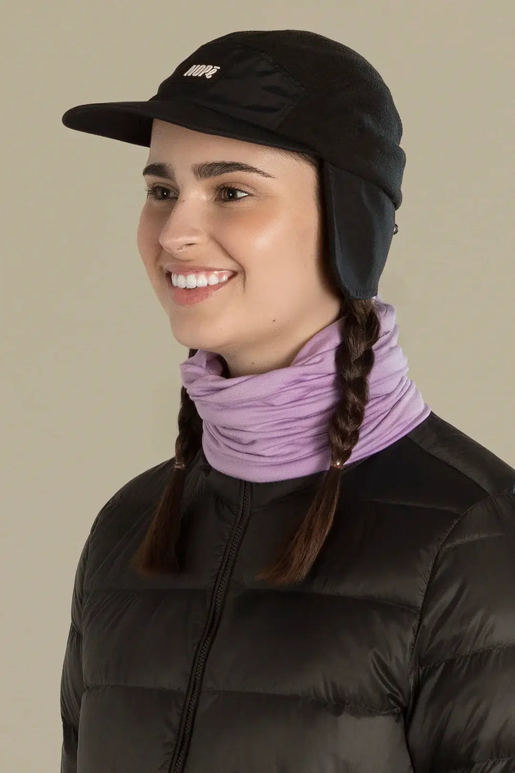 casquette trappeur nopé de couleur noir avec cache-cou multifonction lavande