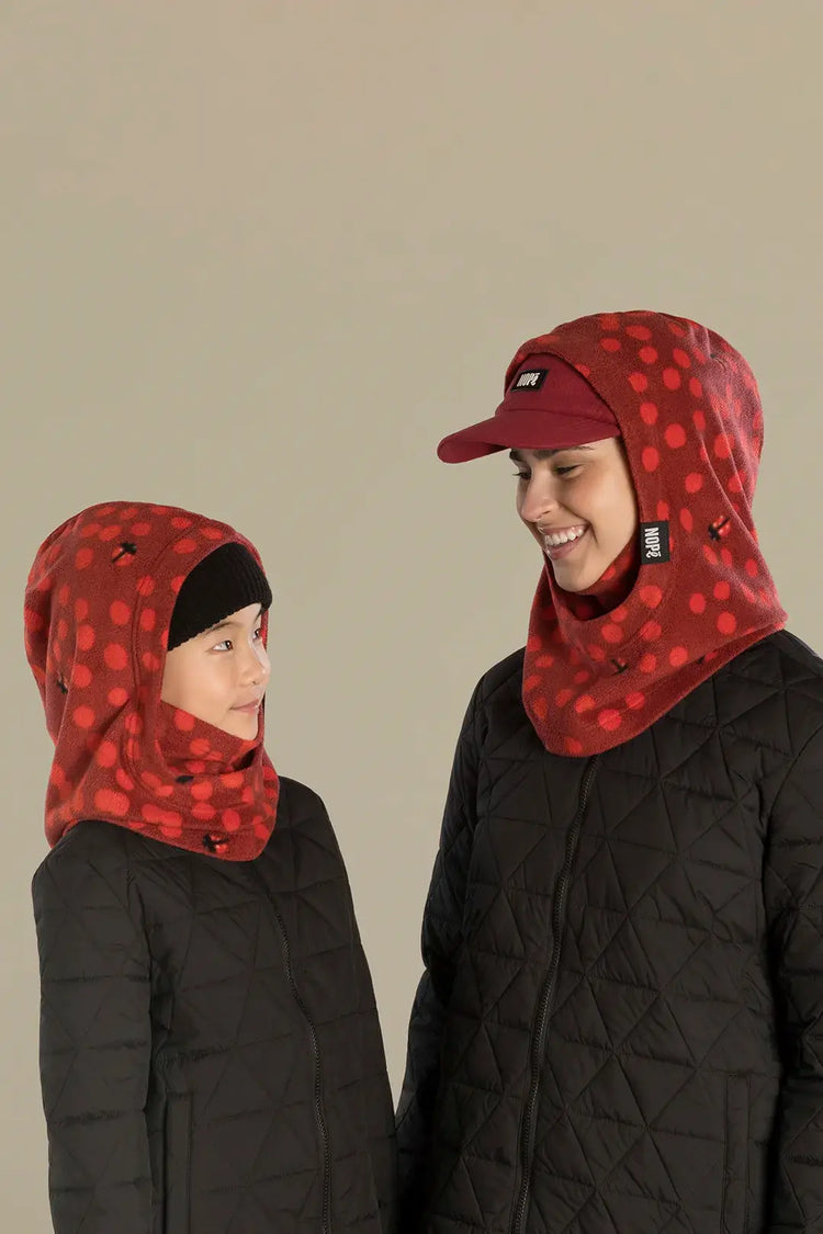 capuche pour enfant et adulte nopé de motif coccinelle avec beanie noir et casquette polaire minerai