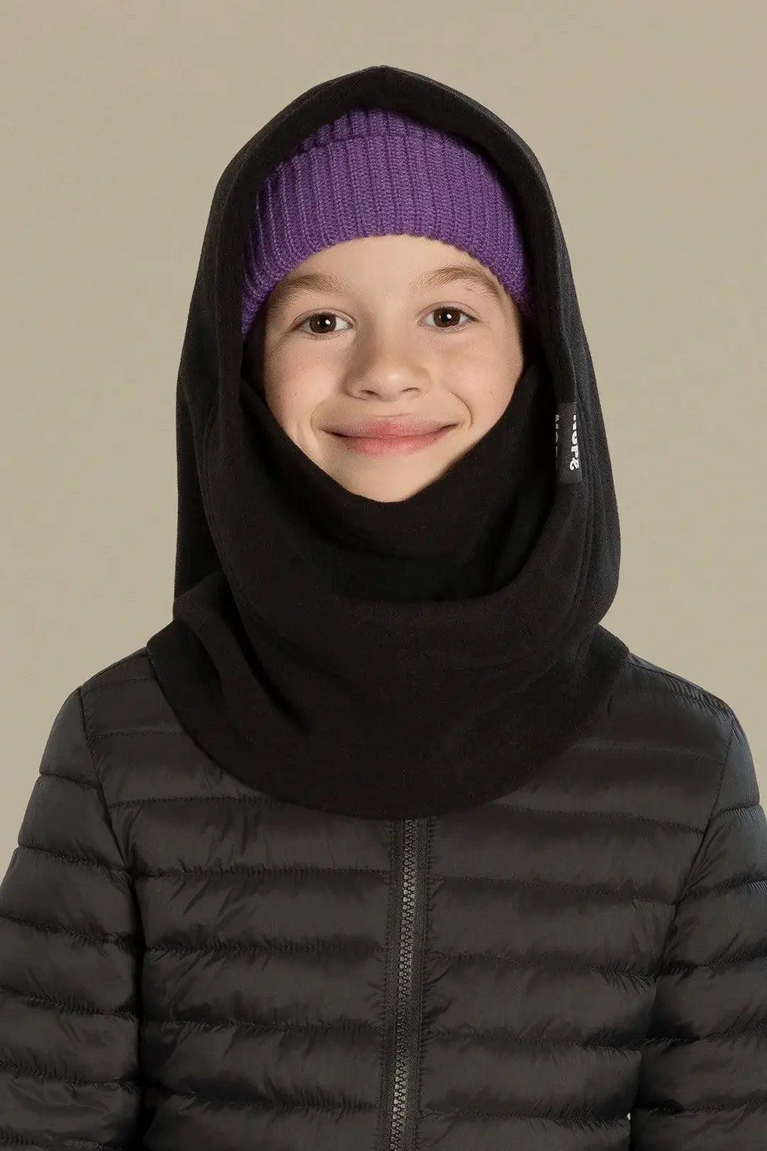 capuche pour enfant nopé de couleur noire avec un beanie couleur raisin