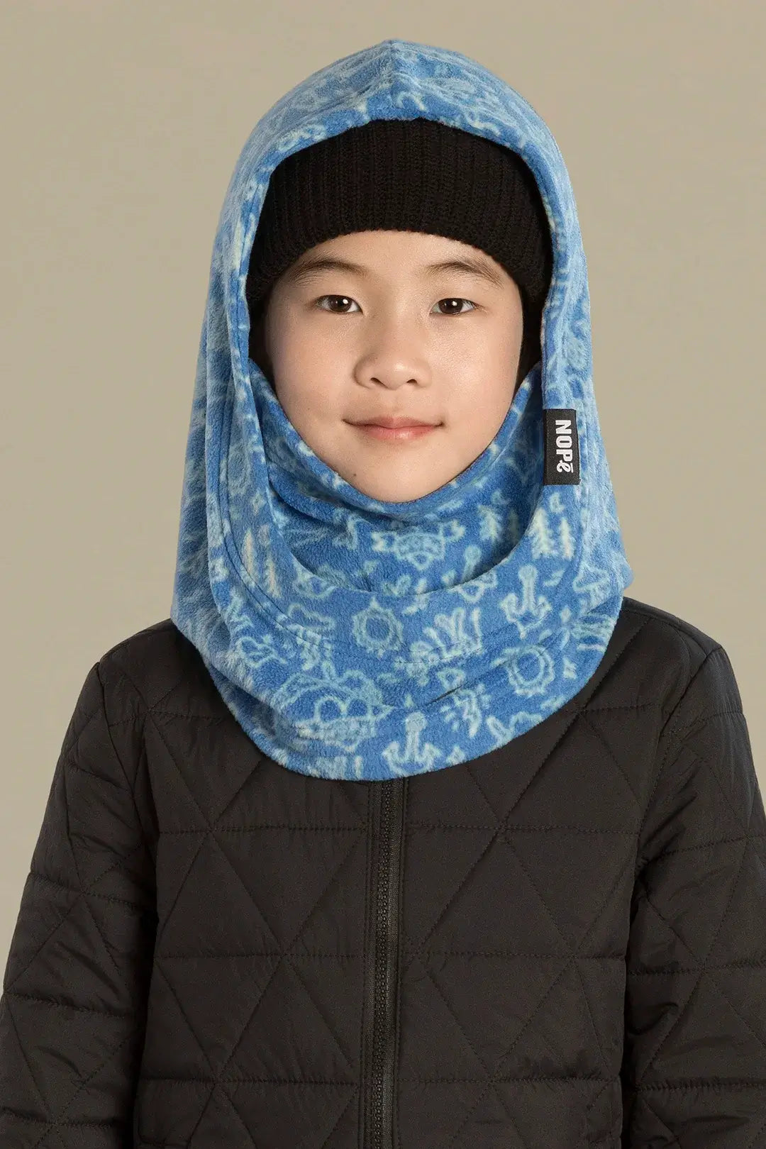 capuche pour enfant nopé de couleur tattoo bleue avec un beanie noir