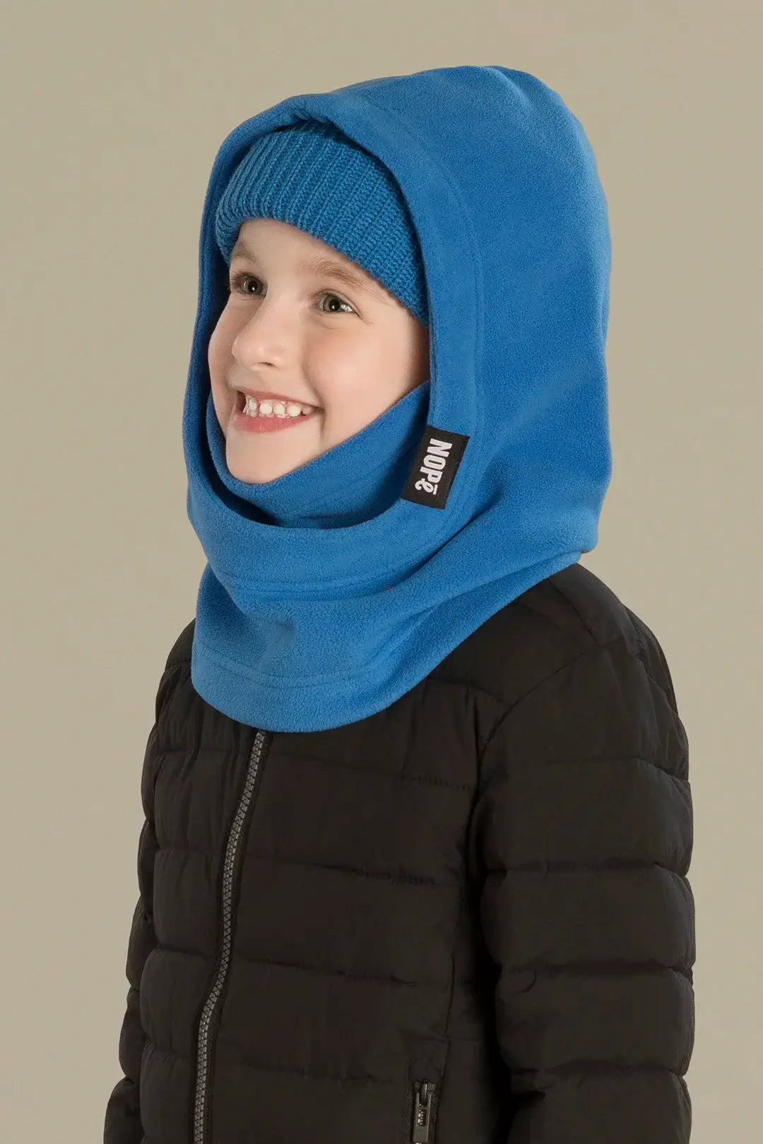 capuche pour enfant nopé et un beanie de couleur bleue bleuet