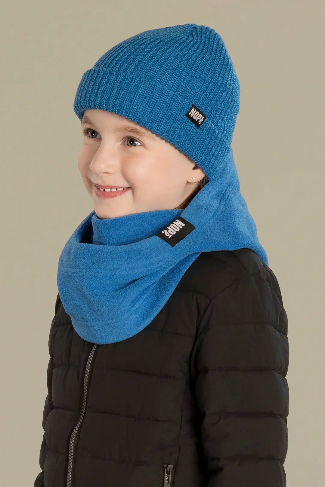 capuche pour enfant nopé et un beanie de couleur bleue bleuet